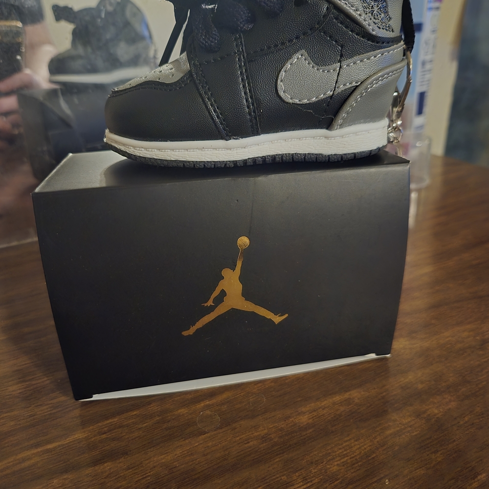 Jordan Charger Keychain W Box. - Picture 5 of 5